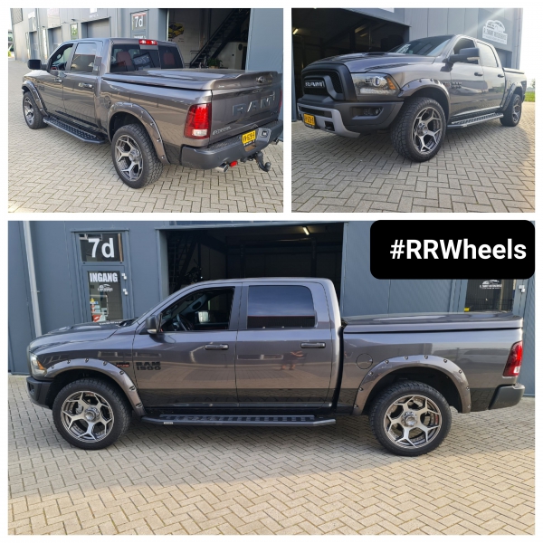  Dodge Ram uitgerust met nieuwe 22 inch 4Play 4P50 Brushed Wheels in 5x139.7 10J ET-24 inclusief Radar Renegade in 305 45 22! Ook hebben we nieuwe breedspatborden gemonteerd en op kleur gespoten! En ook nieuwe sidesteps van Gorhino gemonteerd!