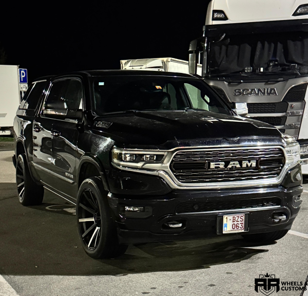 Dodge Ram 5th gen voorzien van KMC Wheels XD847 22 inch 10J ET-18 inclusief 285 45 22 Hankook banden