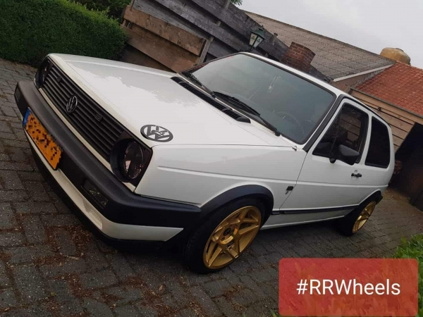 Volkswagen Golf 2 / MK2 met 16 inch JNC Wheels in 8.0J et20 rondom