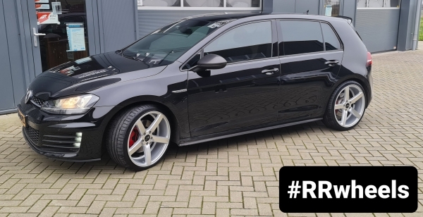 Volkswagen Golf 7 voorzien van 19 inch JNC026 velgen in 8.5J ET40 rondom inclusief nieuw Hankook banden in de maat 225 35 19.
