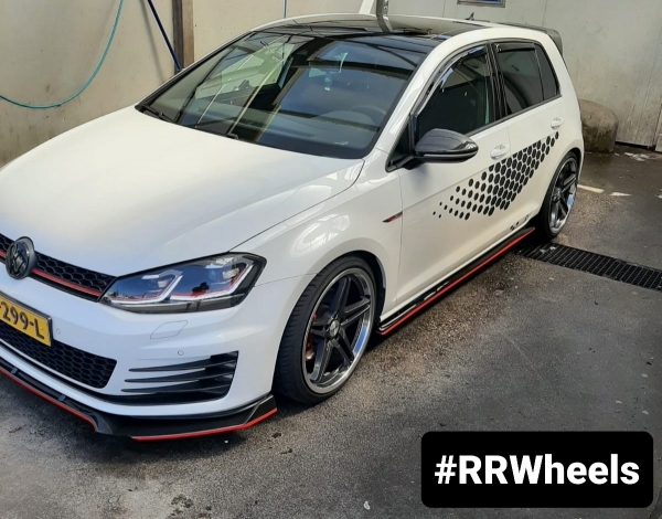 Volkswagen Golf 7 in een uniek jasje voorzien van 19 inch Vorite CX66 Concave wheels. Schitterende auto!
