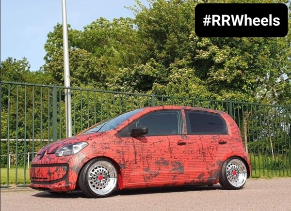 Volkswagen Up voorzien van JNC046 Platinum Chrome Velgen 16 inch 8J ET20 inclusief Nankang banden in 165 45 16!