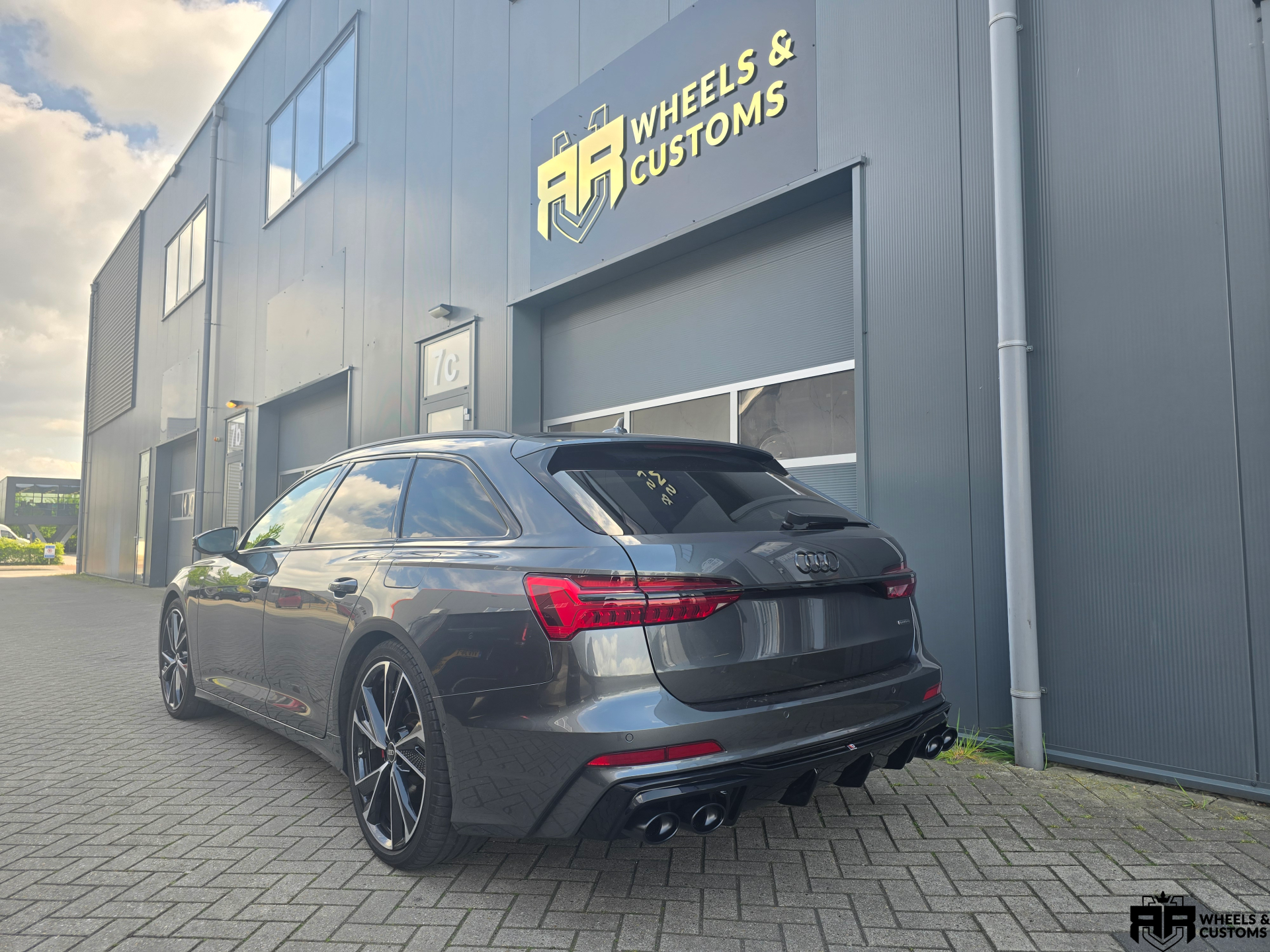 Audi A6 voorzien van Maxton Design diffuser + eindtips
