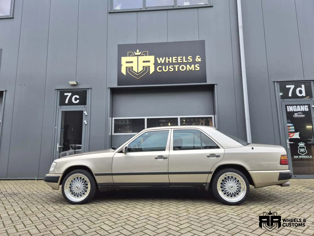 Mercedes Benz E-klasse 1987 W124 - Japan Racing JR9